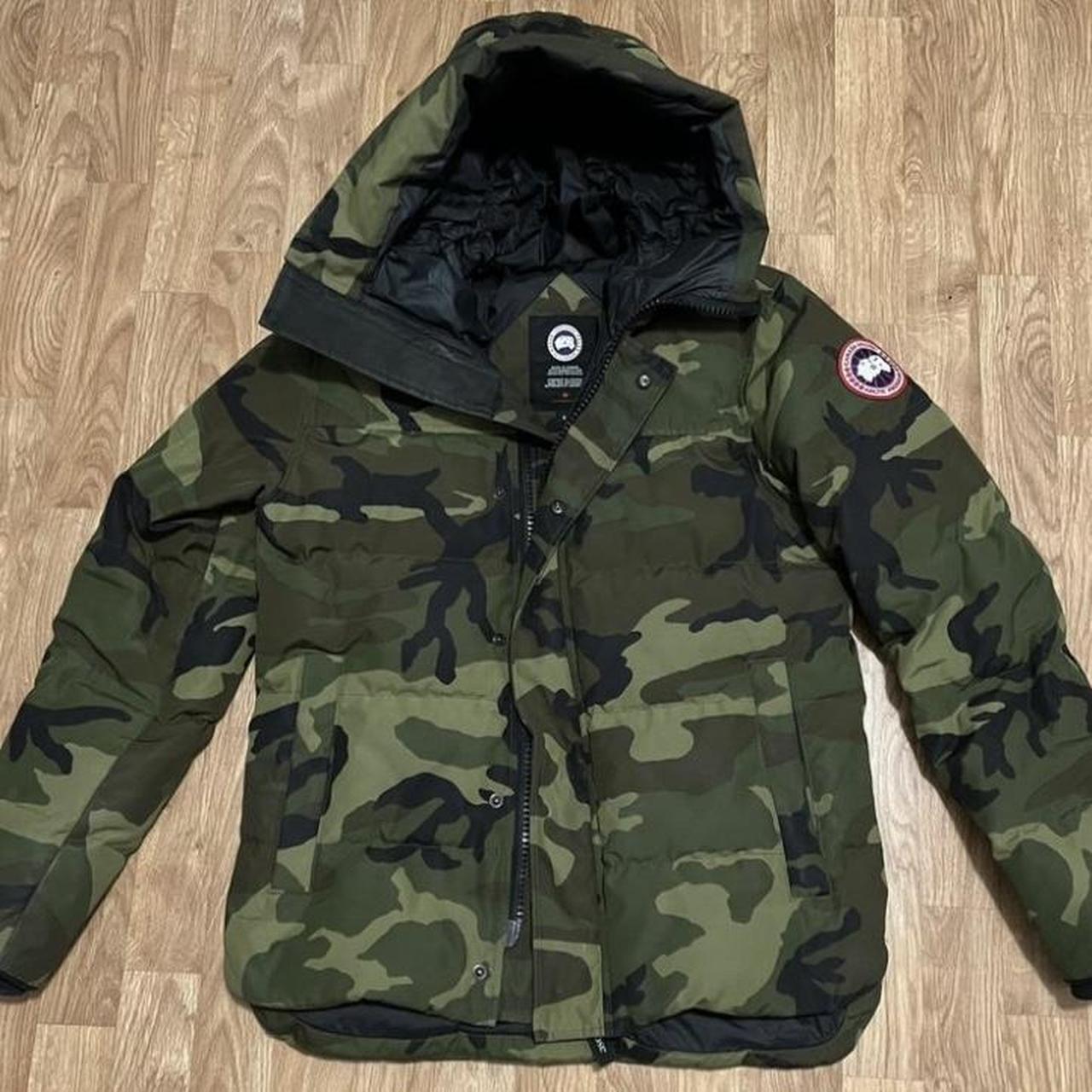 P0 Canada Goose Men's Khaki and Green Coat - Image 1